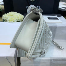 Load image into Gallery viewer, White Pearls Bag
